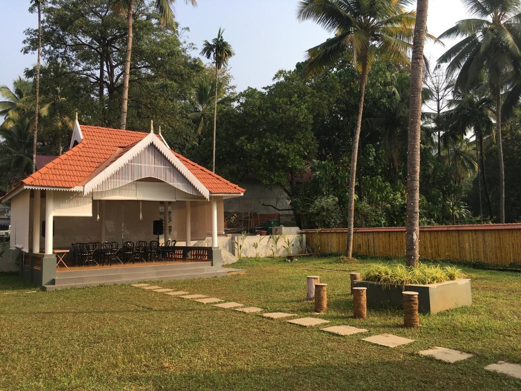 Willow Heights Athirappilly Exterior photo